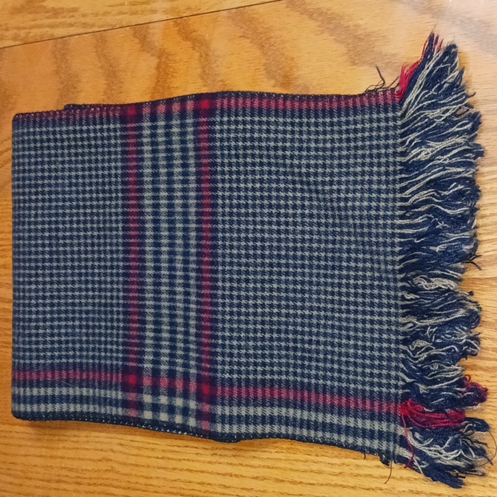 Scarf Red Black Tan colors. Fringe on the bottom. Very soft. Pre owned